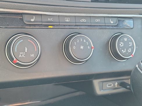 Used 2024 Volkswagen Jetta Sport FWD image 29