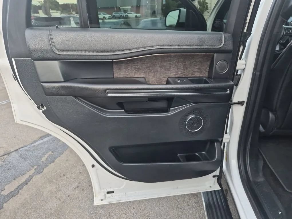 Used 2018 Ford Expedition Limited w/ Equipment Group 301A AWD/4WD image 13