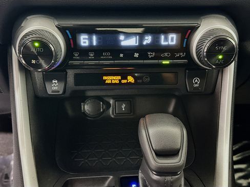 Used 2020 Toyota RAV4 XLE FWD image 23