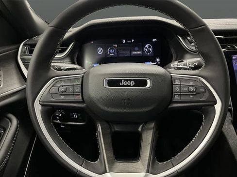 New 2025 Jeep Grand Cherokee Limited w/ Trailer Tow Package image 17