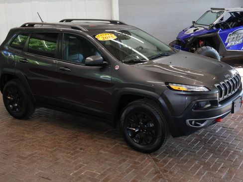 Used 2015 Jeep Cherokee Trailhawk w/ Leather Interior Group AWD/4WD image 25