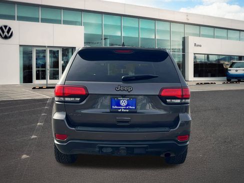 Used 2017 Jeep Grand Cherokee Laredo image 6