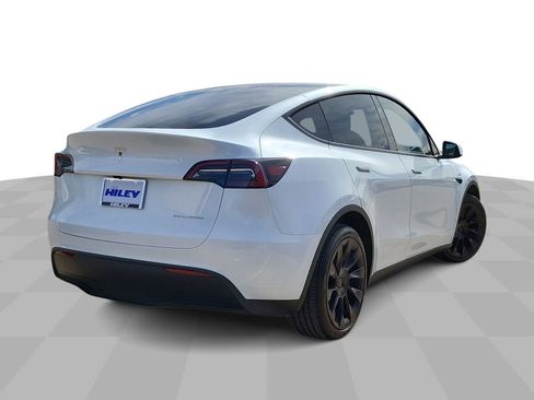 Used 2024 Tesla Model Y Long Range image 8