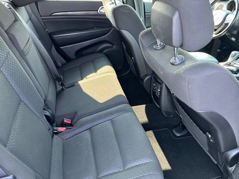 Used 2021 Jeep Grand Cherokee Laredo image 20