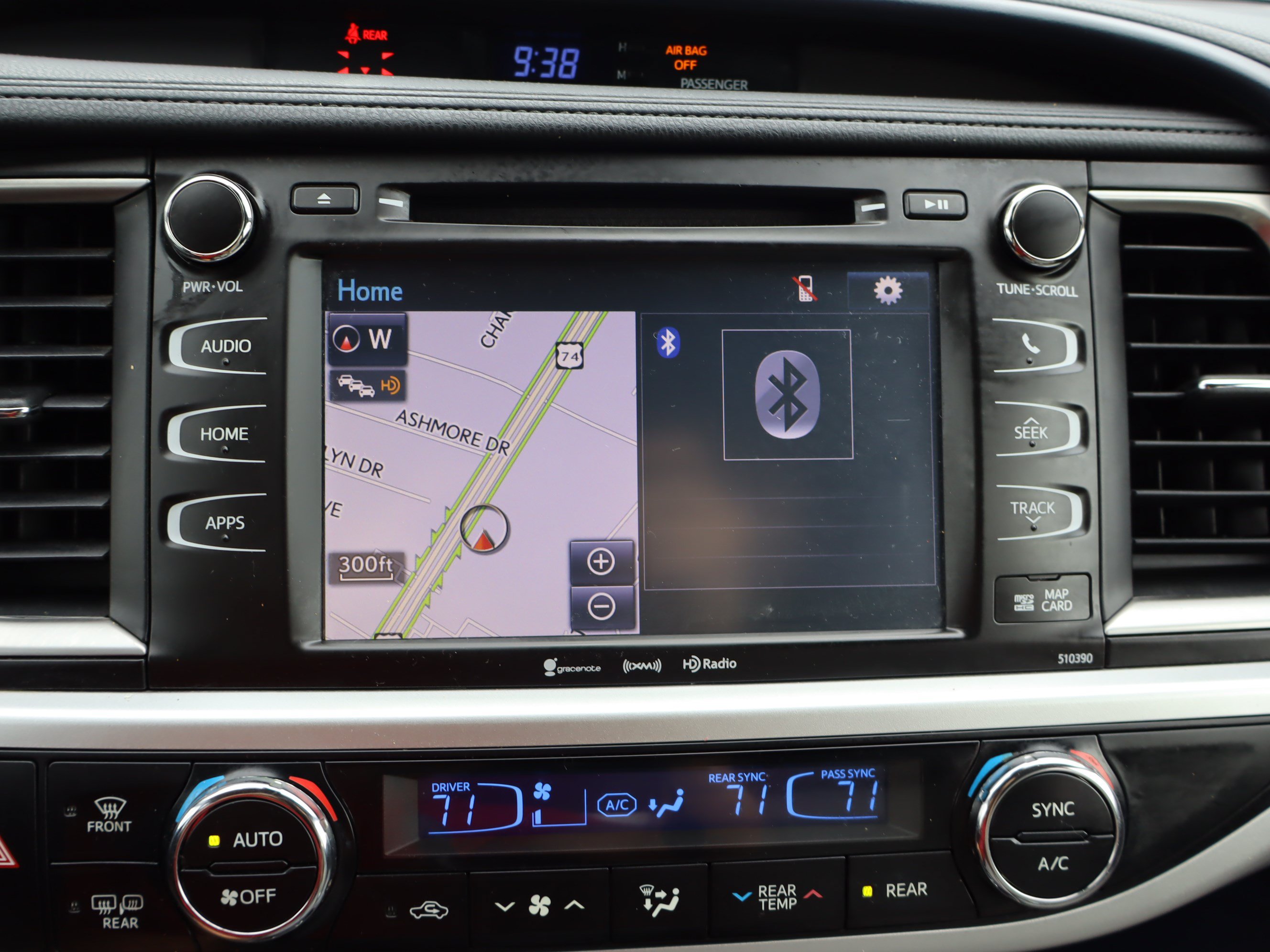 Used 2019 Toyota Highlander XLE FWD image 27
