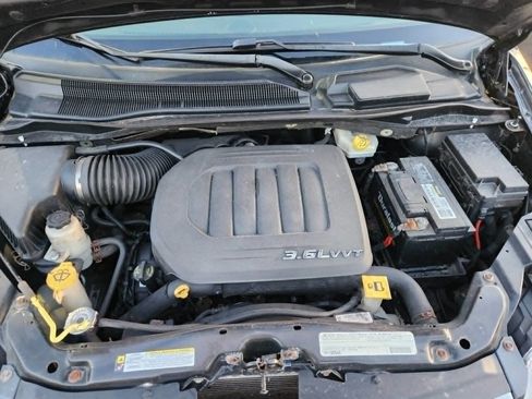 Used 2012 Chrysler Town & Country Touring-L w/ Entertainment Group #2 FWD image 36