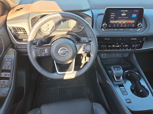 Used 2021 Nissan Rogue SL FWD image 11