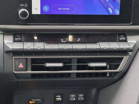 Used 2025 Toyota Camry LE FWD image 5