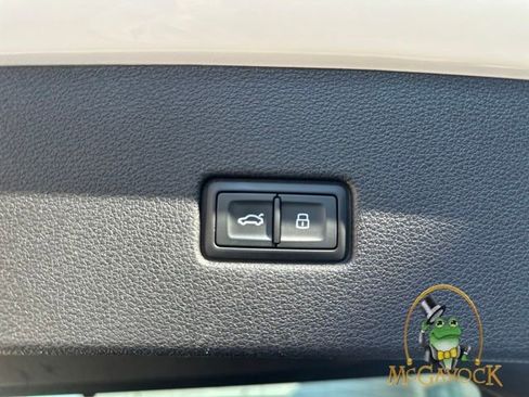 Used 2022 Audi Q8 Premium Plus w/ Premium Plus Package image 23