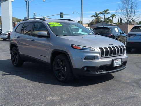 Used 2018 Jeep Cherokee Latitude w/ Altitude Package image 3