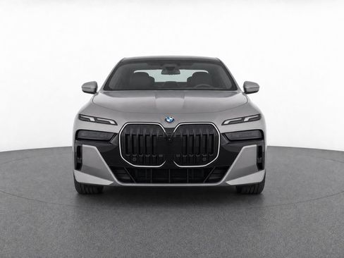 Used 2026 BMW 740i xDrive AWD/4WD image 8