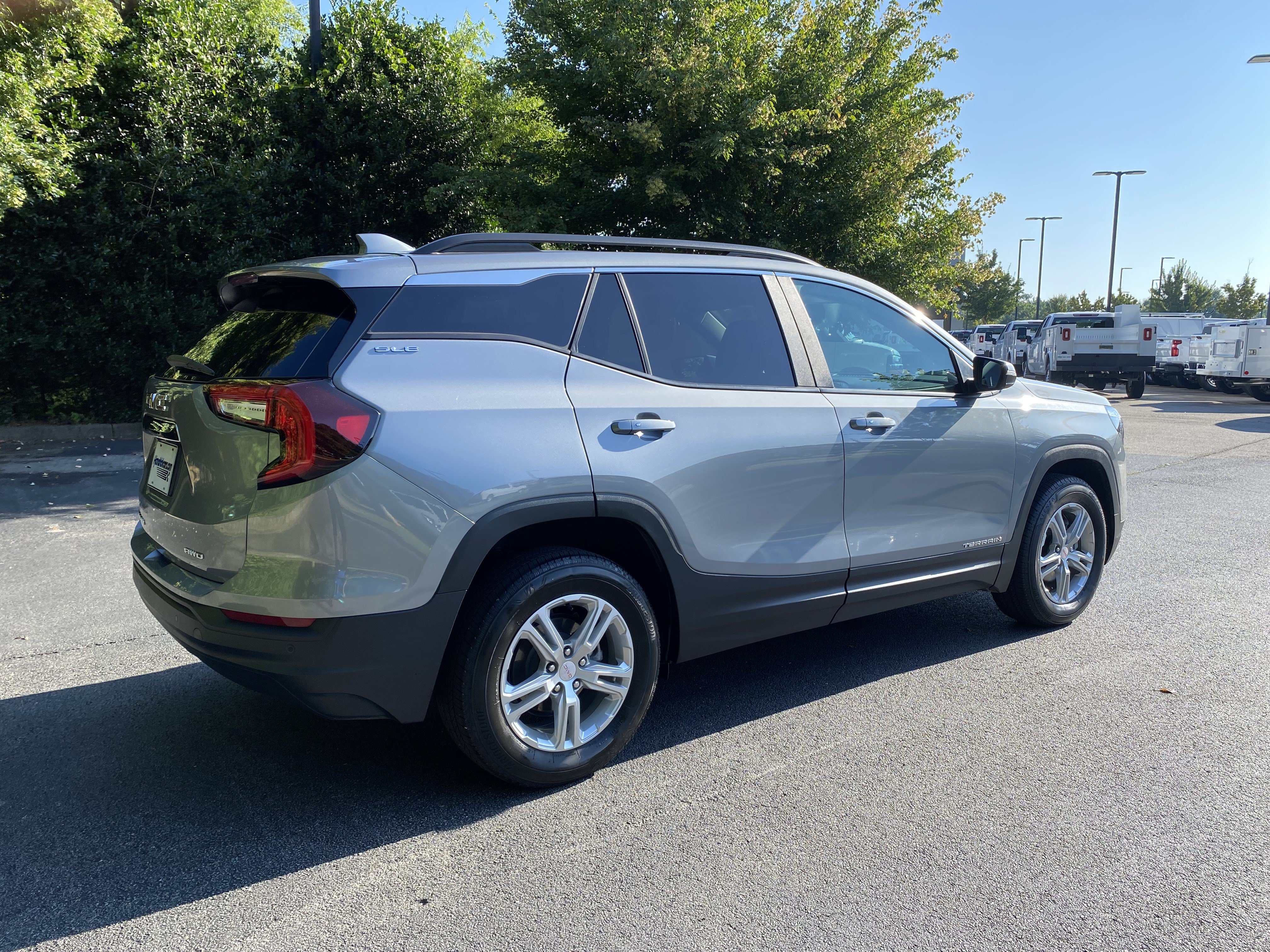 Used 2023 GMC Terrain SLE w/ Driver Convenience Package AWD/4WD image 9