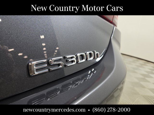 Used 2023 Lexus ES 300h Ultra Luxury w/ Accessory Package (Z2) FWD image 7
