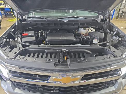Used 2025 Chevrolet Silverado 1500 LT AWD/4WD image 33