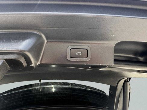 Used 2019 Jaguar F-PACE SVR image 63