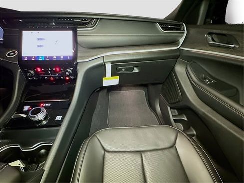 New 2025 Jeep Grand Cherokee Limited w/ Luxury Tech Group II image 26