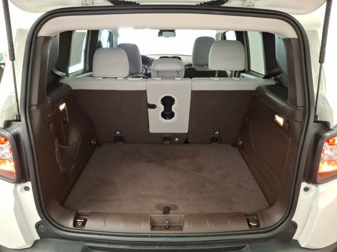 Used 2016 Jeep Renegade Latitude image 12