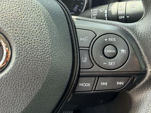 Used 2021 Toyota RAV4 XLE AWD/4WD image 20
