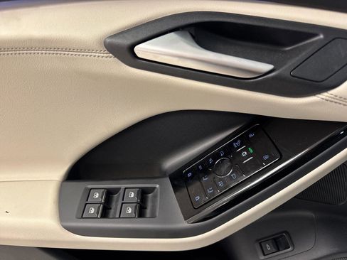 New 2025 Audi Q6 e-tron Premium Plus image 10