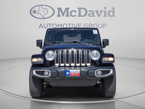 Used 2018 Jeep Wrangler Unlimited Sahara AWD/4WD image 8