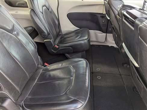 Used 2018 Chrysler Pacifica Limited w/ Advanced Safetytec Group image 11