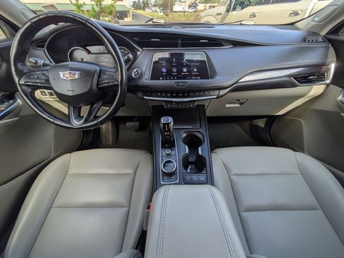 Used 2019 Cadillac XT4 Luxury w/ Cold Weather Package image 15