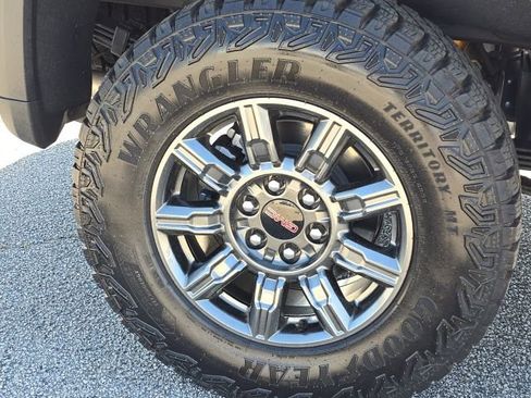 Used 2025 GMC Sierra 1500 AT4X AWD/4WD image 12