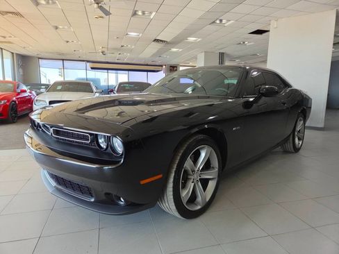 Used 2016 Dodge Challenger R/T w/ Driver Convenience Group RWD image 3