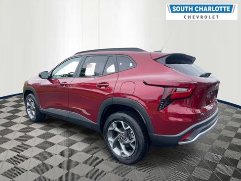 Used 2025 Chevrolet Trax LT w/ LT Convenience Package FWD image 6
