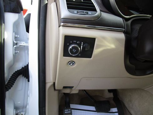 Used 2018 Jeep Grand Cherokee Overland image 16