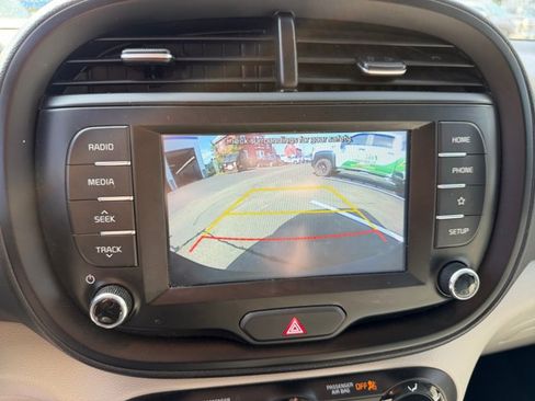 Used 2021 Kia Soul LX FWD image 21