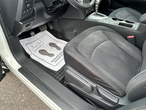 Used 2013 Nissan Rogue S AWD/4WD image 10