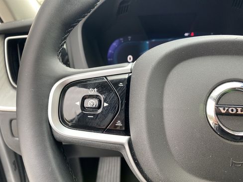 Used 2025 Volvo XC60 B5 Plus image 24