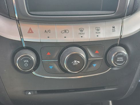 Used 2018 Dodge Journey SE image 21