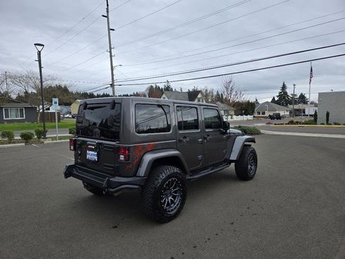 Used 2016 Jeep Wrangler Unlimited Sahara image 5