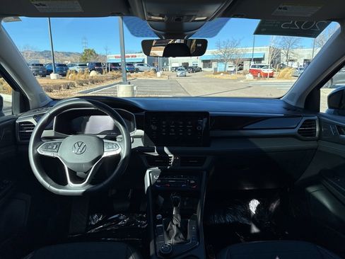 Certified 2025 Volkswagen Taos SE image 13