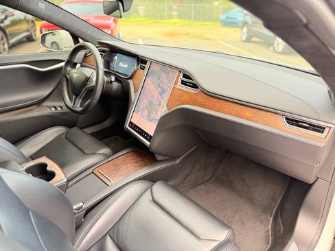 Used 2018 Tesla Model S AWD image 28