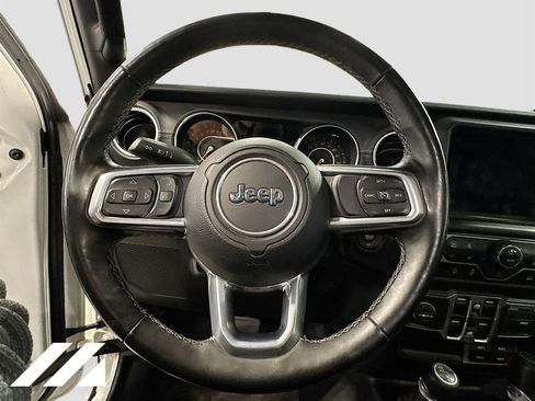 Used 2020 Jeep Gladiator Overland image 11