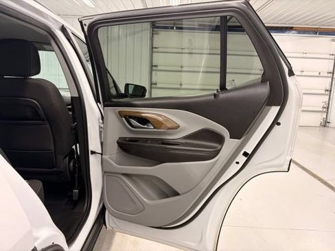 Used 2021 GMC Terrain SLE w/ Driver Convenience Package FWD image 8