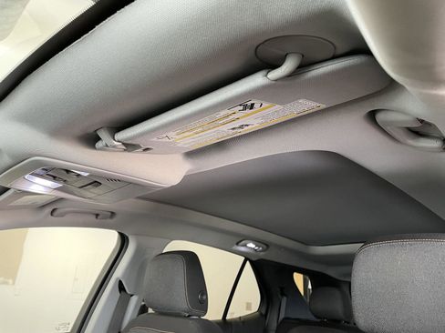 Used 2021 Chevrolet Equinox LT image 31