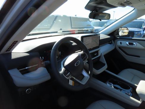 New 2026 Ford Explorer Active image 8