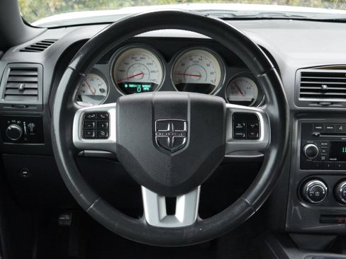 Used 2013 Dodge Challenger SXT image 6