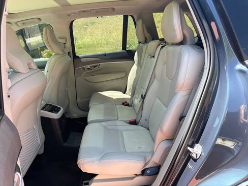 Used 2023 Volvo XC90 T8 Ultimate w/ Lounge Package AWD/4WD image 23