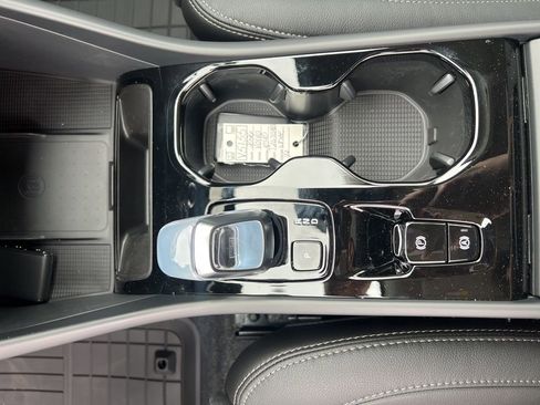 New 2026 Volvo XC40 B5 Plus w/ Protection Package Premier AWD/4WD image 23