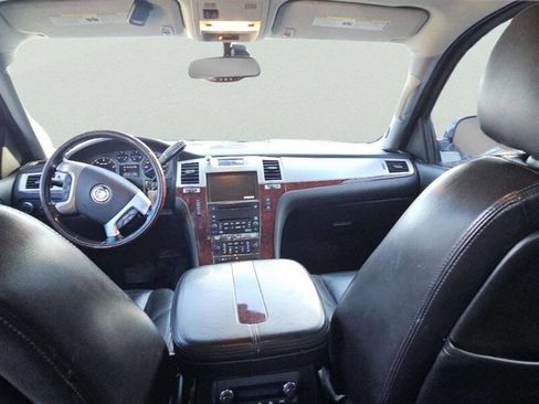 Used 2007 Cadillac Escalade EXT w/ Information Package image 9