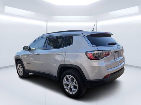 Used 2024 Jeep Compass Latitude image 5