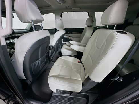 Used 2022 Kia Telluride SX w/ Towing Package FWD image 29