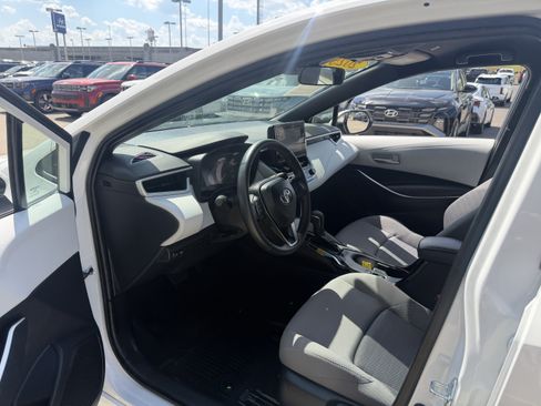 Used 2025 Toyota Corolla SE FWD image 25