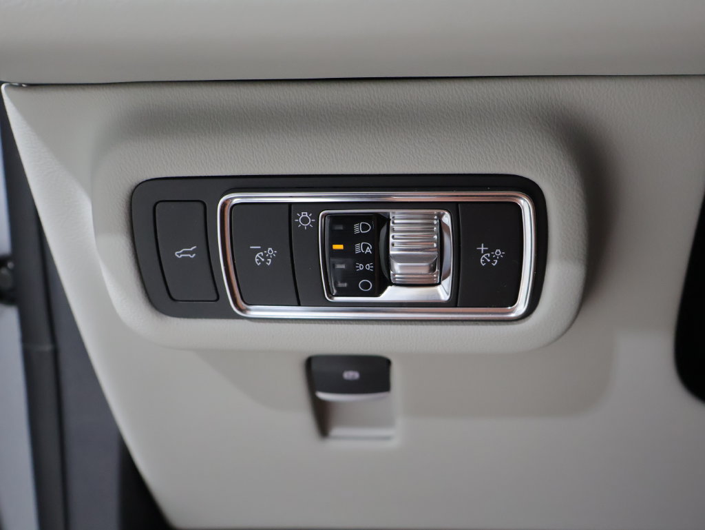 Used 2026 Lincoln Nautilus Premier AWD/4WD image 31