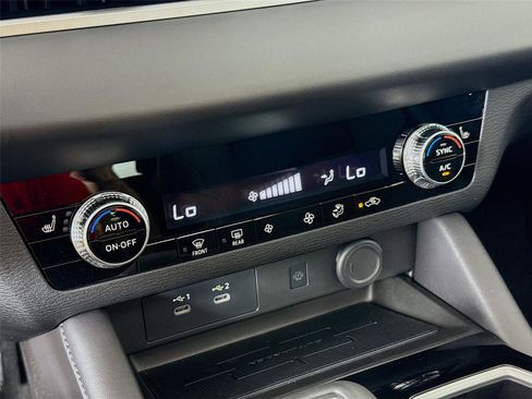 New 2025 Mitsubishi Outlander SE image 16